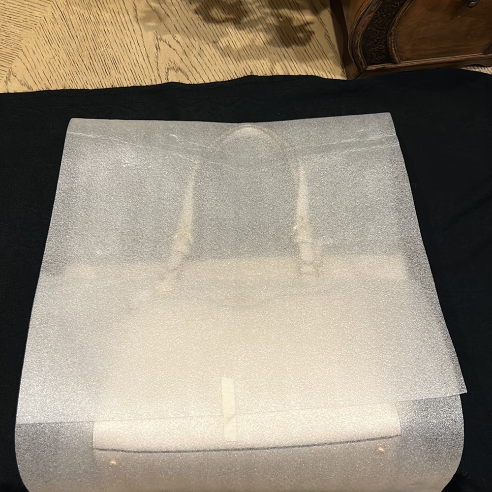 Coach Kleo Carryall
Handbag Laptop Gold/Chalk Leather - Picture 12 of 14
